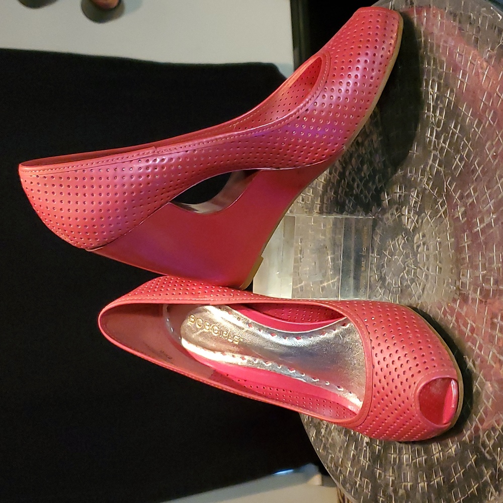 BCBG "Barbie" Pink Perferated Peep Toe Cut Out Wedge size 8.5 ☆LIKE NEW☆